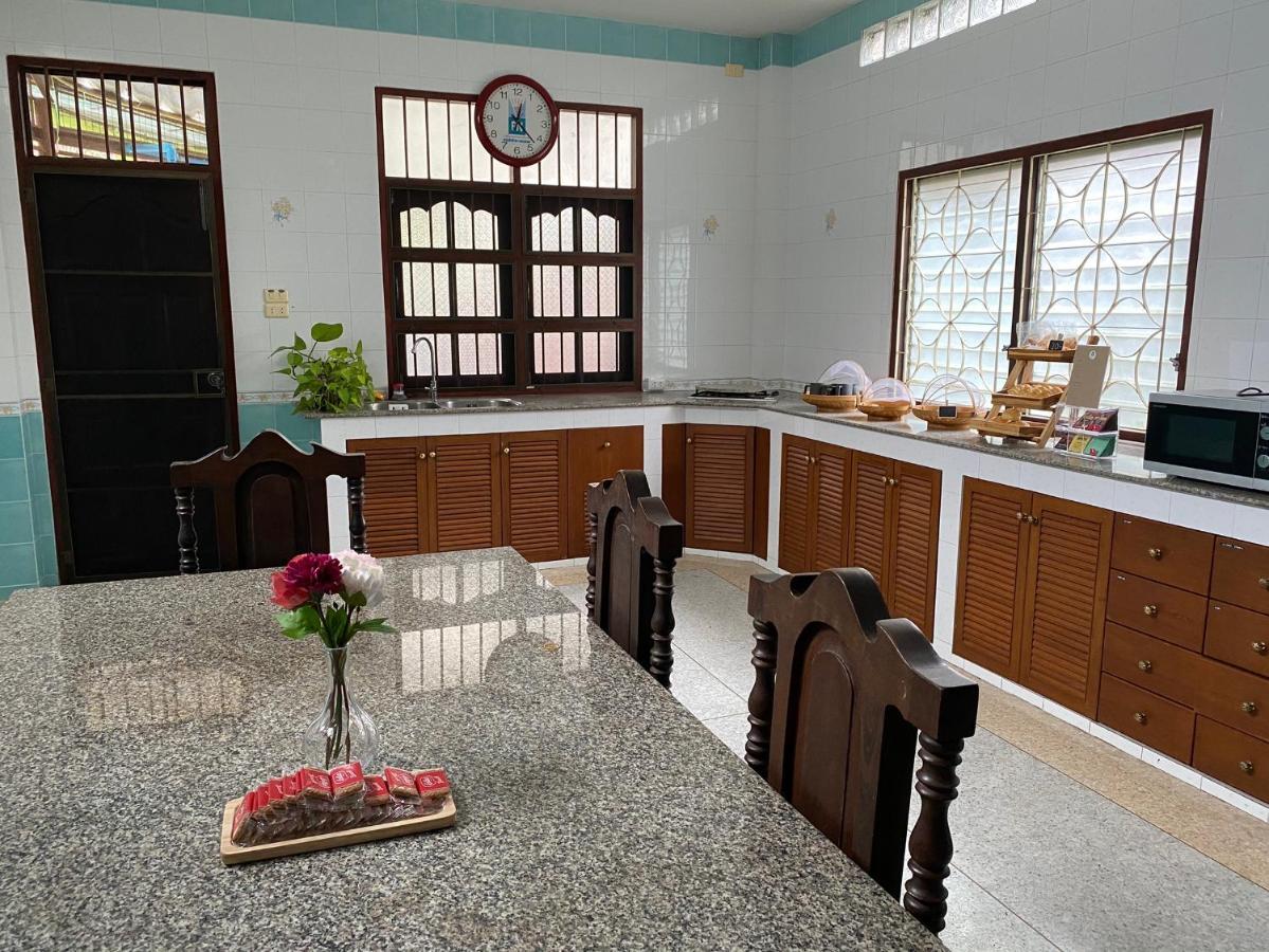 Niece Hostel Phuket - Sha Extra Plus Kültér fotó