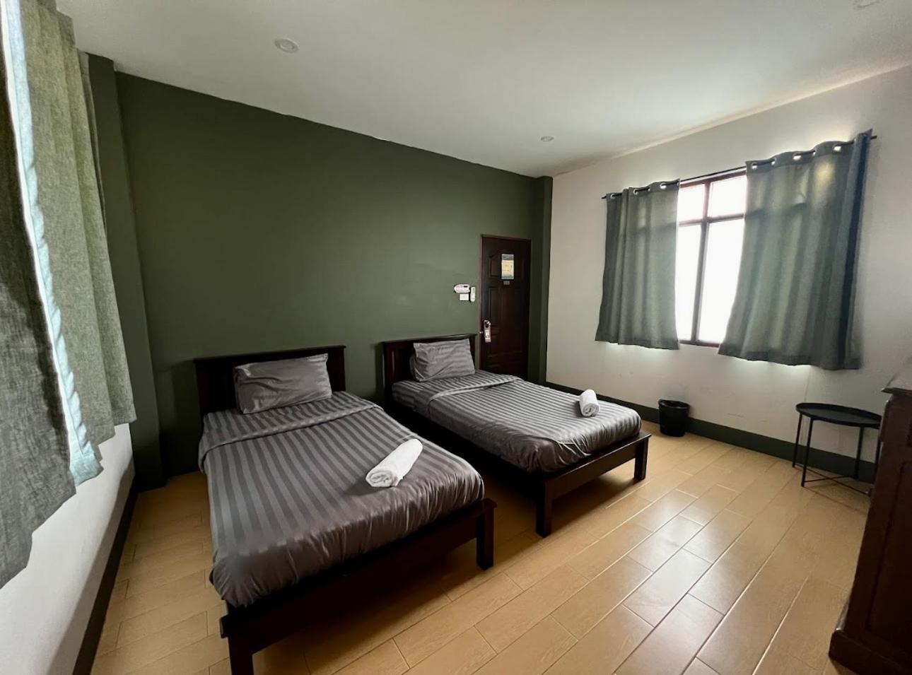 Niece Hostel Phuket - Sha Extra Plus Kültér fotó