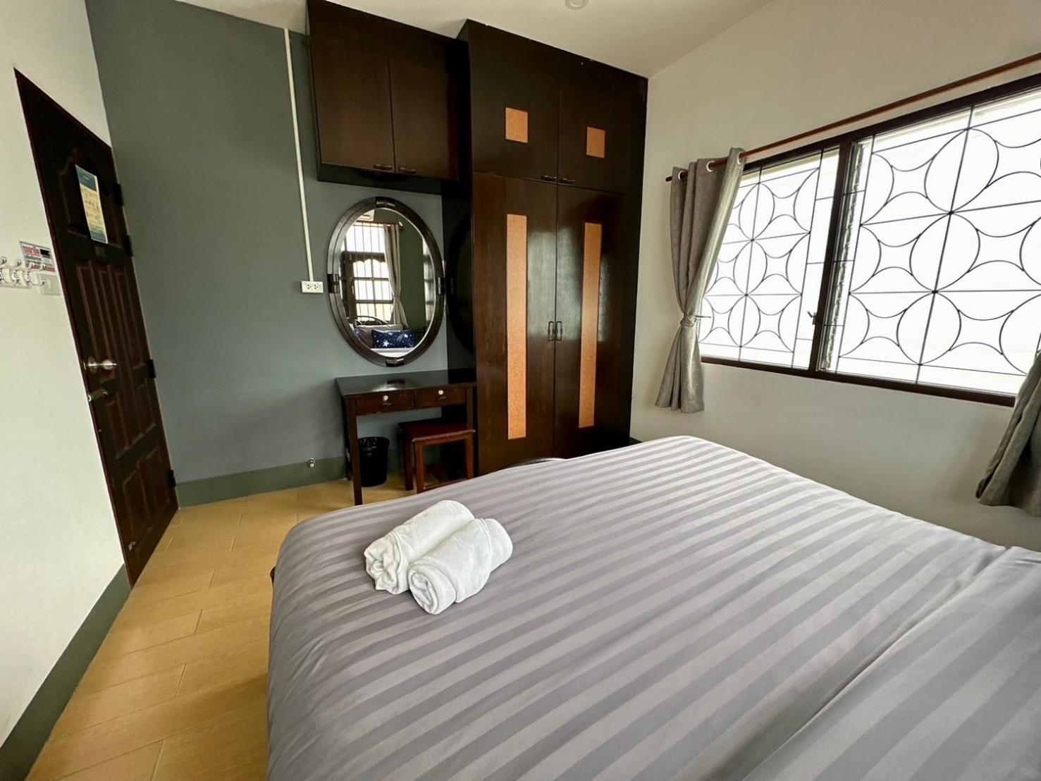 Niece Hostel Phuket - Sha Extra Plus Kültér fotó